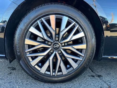 Used 2023 Nissan Sentra SR w/ SR Premium Package image 34