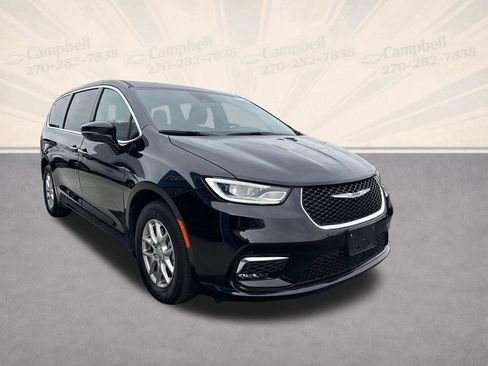 Used 2025 Chrysler Pacifica Select image 8