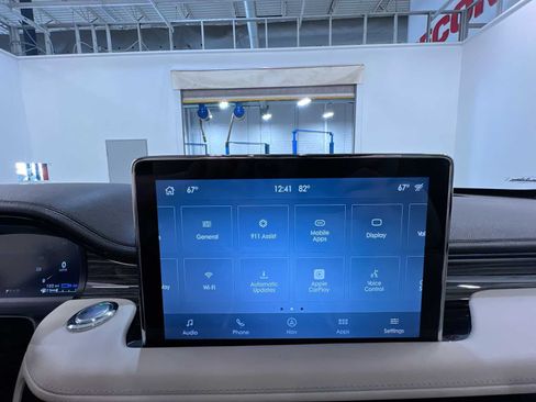 Used 2020 Lincoln Aviator Black Label Grand Touring AWD/4WD image 25