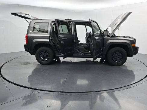 Used 2017 Jeep Patriot Sport AWD/4WD image 37