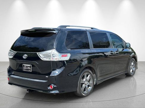 Used 2016 Toyota Sienna SE Premium FWD image 5