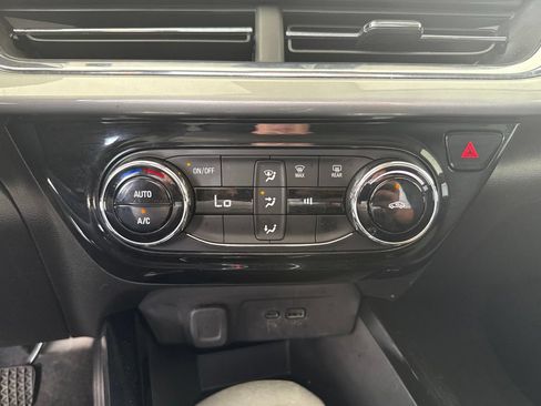 Used 2025 Chevrolet Trax LT FWD image 18