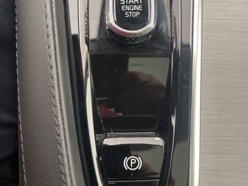 Used 2025 Volvo XC90 B5 Core image 24