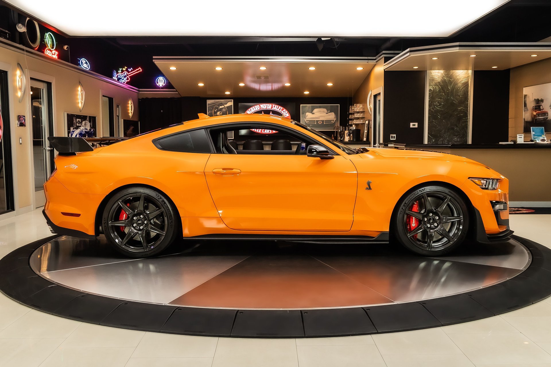 Used 2020 Ford Mustang Shelby GT500 w/ Carbon Fiber Track Pack RWD image 11