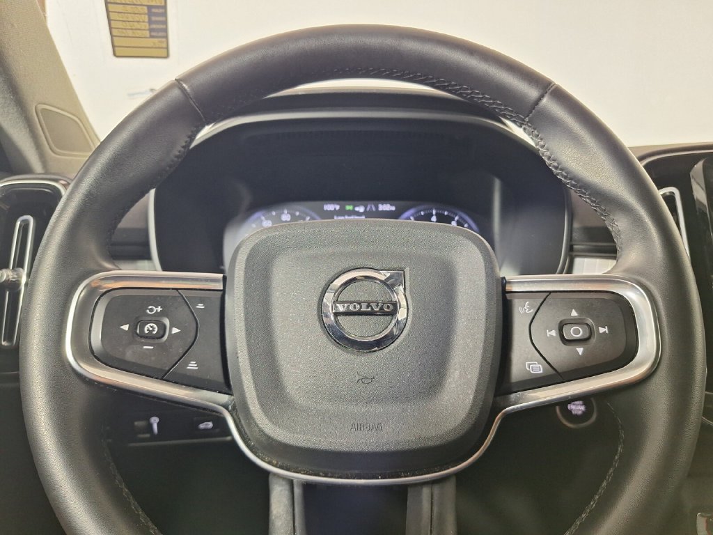 Used 2022 Volvo XC40 T5 Momentum AWD/4WD image 14