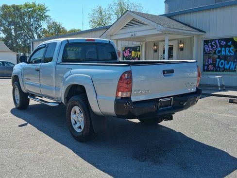 Used 2005 Toyota Tacoma PreRunner image 2