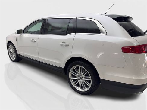 Used 2019 Lincoln MKT AWD image 14