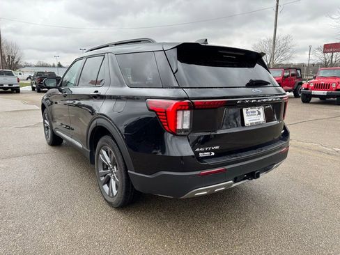 Used 2025 Ford Explorer Active w/ Active Comfort Package image 3