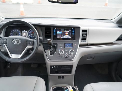 Used 2015 Toyota Sienna FWD image 19