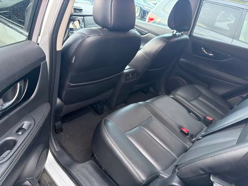 Used 2017 Nissan Rogue SL w/ SL Premium Package FWD image 2
