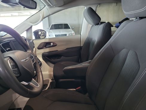 Used 2023 Chrysler Voyager LX FWD image 21