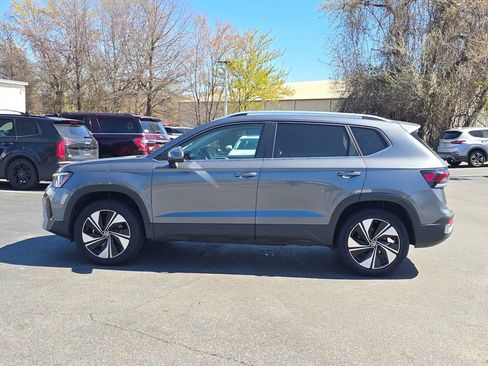 Used 2025 Volkswagen Taos SE image 6