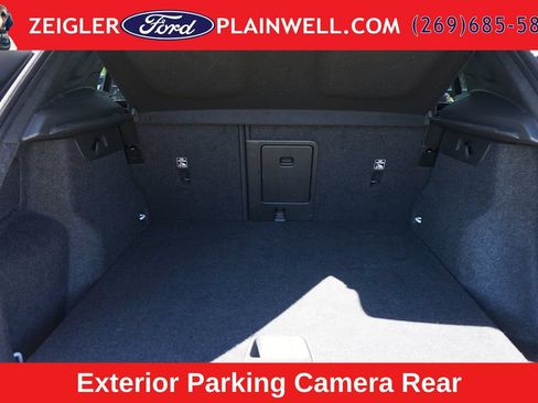 Used 2024 Volvo XC40 B5 Core AWD/4WD image 10