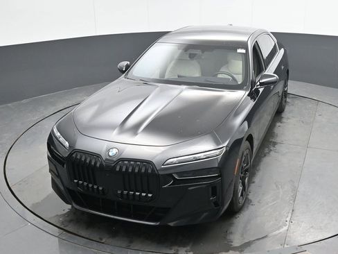 Used 2023 BMW 760i xDrive w/ Executive Package AWD/4WD image 41