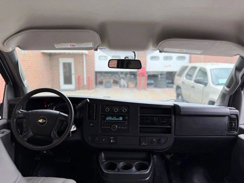 Used 2016 Chevrolet Express 2500 Extended image 7