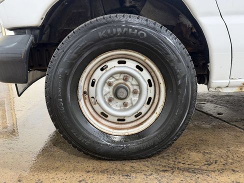 Used 2003 Ford E-150 and Econoline 150 RWD image 6