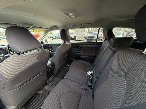Used 2023 Toyota Highlander LE FWD image 24