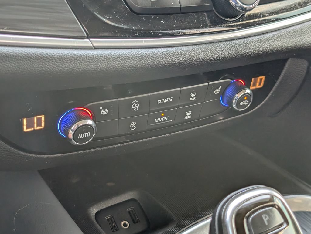 Used 2018 Buick Enclave Essence FWD image 21
