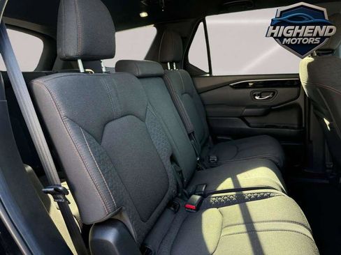 Used 2025 Honda Pilot Sport image 20