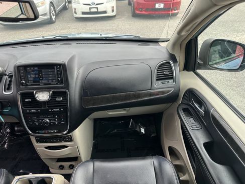 Used 2013 Chrysler Town & Country Touring-L w/ Entertainment Group #2 image 23