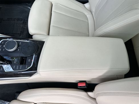 Used 2022 BMW 430i Coupe w/ Convenience Package image 16