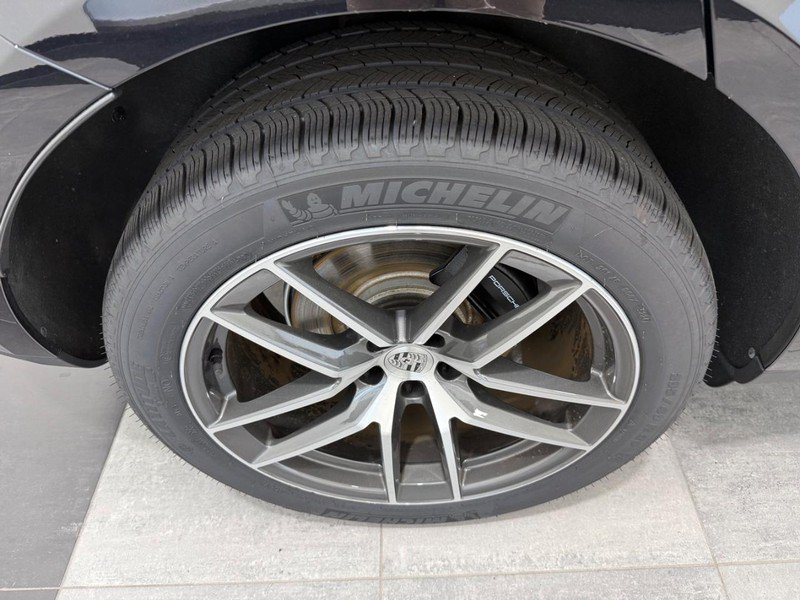 Used 2025 Porsche Macan AWD/4WD image 8