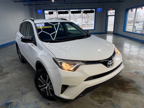 Used 2016 Toyota RAV4 LE image 4
