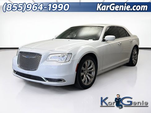 Used 2018 Chrysler 300 Touring L image 1