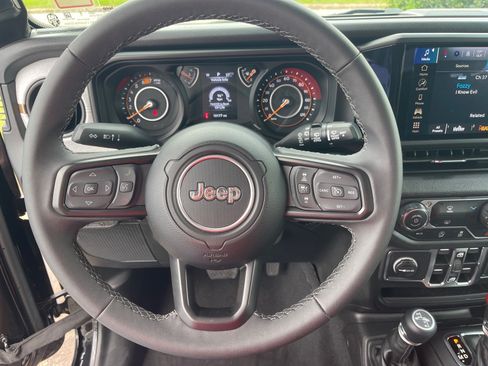Used 2025 Jeep Wrangler Unlimited Sport AWD/4WD image 7