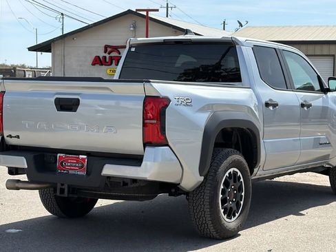 Certified 2025 Toyota Tacoma TRD Off-Road image 6