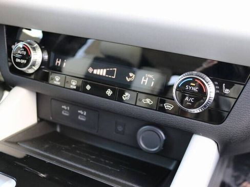 New 2025 Mitsubishi Outlander SE image 12