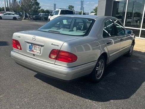 Used 1999 Mercedes-Benz E 320 4MATIC Sedan image 6