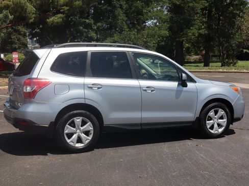 Used 2015 Subaru Forester 2.5i Limited AWD/4WD image 4