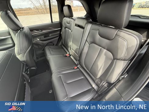 New 2025 Jeep Grand Cherokee Limited image 15