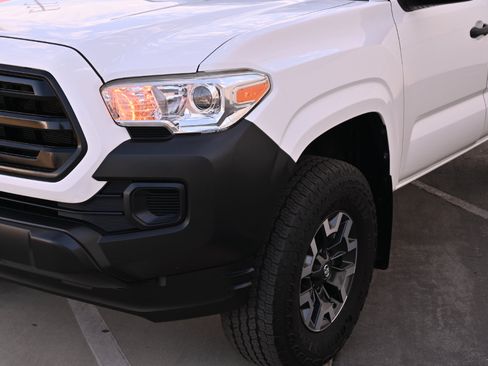Used 2017 Toyota Tacoma SR AWD/4WD image 23