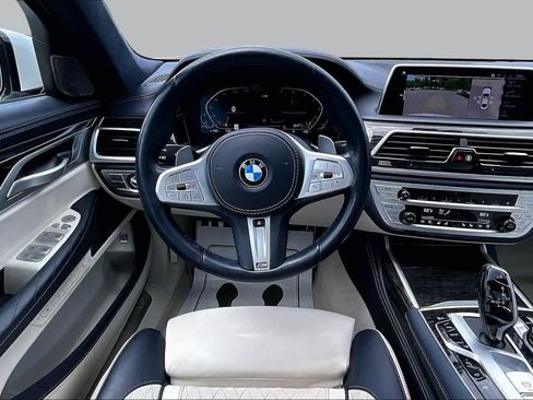 Used 2022 BMW 750i xDrive w/ Luxury Rear Seating Package AWD/4WD image 5