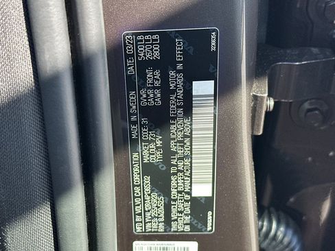 Certified 2023 Volvo XC60 B5 Ultimate w/ Climate Package image 29