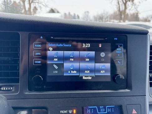 Used 2015 Toyota Sienna LE image 29