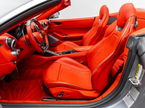 Certified 2019 Ferrari Portofino RWD image 5