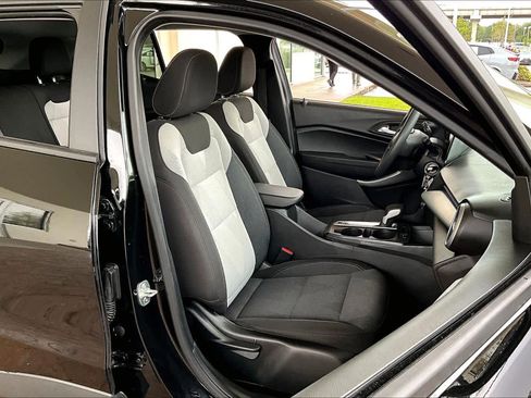 Used 2025 Chevrolet Trax LS FWD image 8