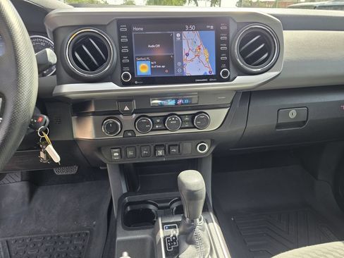 Used 2021 Toyota Tacoma SR5 AWD/4WD image 18
