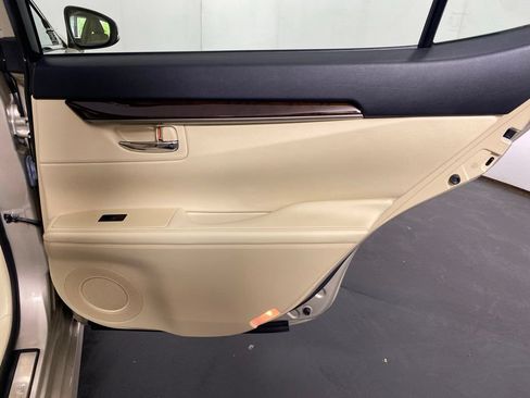 Used 2014 Lexus ES 350 w/ Luxury Package FWD image 30
