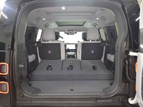 New 2026 Land Rover Defender 130 X-Dynamic SE AWD/4WD image 43