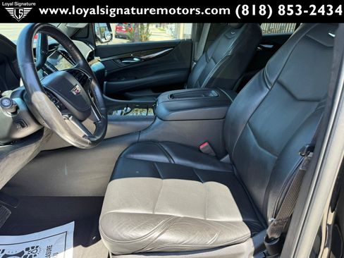 Used 2015 Cadillac Escalade ESV Platinum AWD/4WD image 28