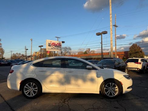 Used 2015 Chrysler 200 Limited image 2