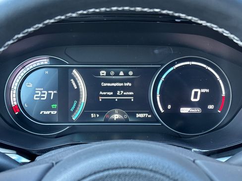 Used 2022 Kia Niro EX image 30