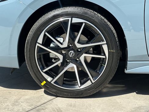 New 2025 Nissan Sentra SR w/ SR Premium Package image 28