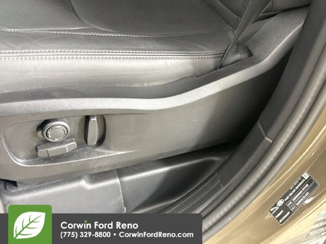 Used 2025 Land Rover Defender 110 X-Dynamic SE AWD/4WD image 22
