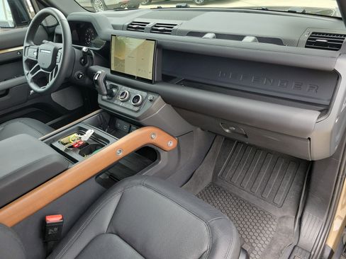 Used 2024 Land Rover Defender 130 X AWD/4WD image 11