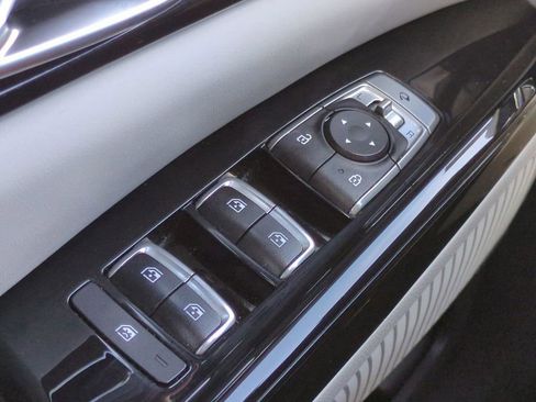 Used 2023 Kia Carnival SX Prestige image 26